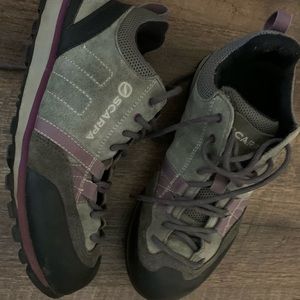 Scarpa Purple & Gray Crux Approach Shoes- WM 8